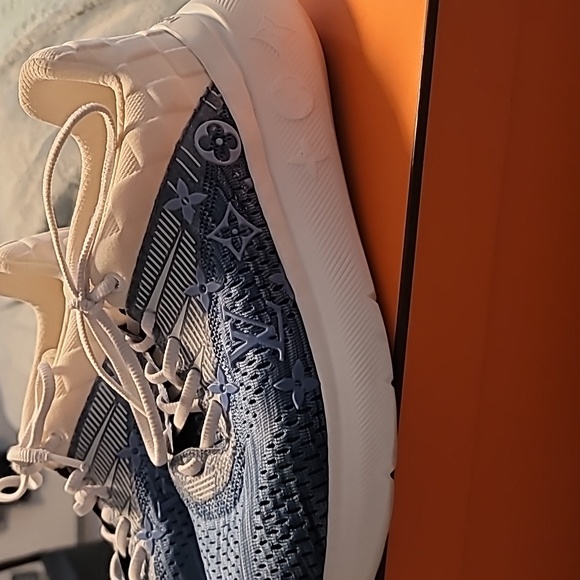 Louis vuitton sneakers - Picture 2 of 4